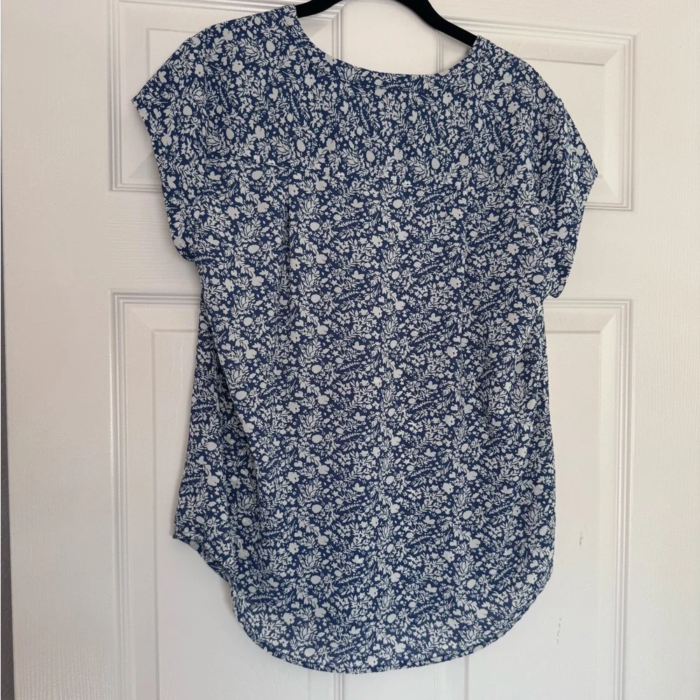 Patterned Blouse - Picture 2 of 10
